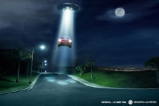 Universal Seguros Print Advert By Kraneo: UFO | Ads of the World™