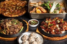 맨하탄 케이타운 무이 포차 & 와우 노래방 서버 Server 구합니다.