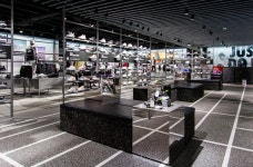 스니커체인 스토아에서 캐셔및 메니져 모집