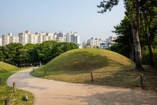 방이동 고분 앞 | 서울연구데이터서비스