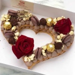  A heart full of chocolate and love 💕 #valentinesday #chocolate #gargeran #love #heart #rose #Nutella #macarons #popcorn... 