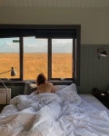 girls, bed 그리고 bedroom We Heart It의 이미지