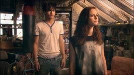 i like to see everything in neon, drink lime green stay up til dawn 🍍⚡️💚 | relationship goals, KAYA SCODELARIO 그리고... 