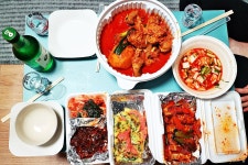와이고수 - 어느 야식집의 닭도리탕 배달 클라스 어느 야식집의 닭도리탕 배달 클라스