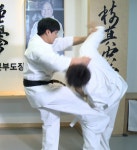 `고수를 찾아서 2` 극진가라데 고수 허동호 국제공수도연맹 극진회관 부산지부장 : 국제신문 `고수를 찾아서 2` 극진가라데 고수 허동호... 