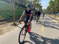 Strava에서 업힐왔서녕 L.님이 2022년 10월 21일에 수행한 70.1km 라이딩 활동 동3 배웅하고 남북🍂 - 업힐왔서녕 L.s 70.1km bike ride