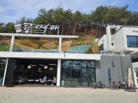 Strava에서 경열 김.님이 2023년 3월 13일에 수행한 48.6km 라이딩 활동 Zwift - Three Sisters in Watopia - 경열 김.s 48.6km bike... 