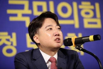 유승민-이준석 창당 가능성에…“수도권서 파괴력” vs “李 나가면... 유승민-이준석 창당 가능성에…“수도권서 파괴력” vs “李 나가면...