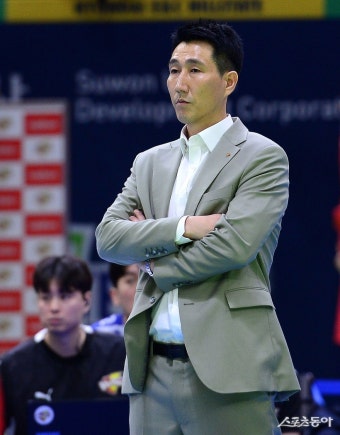 ‘단벌신사’ 한국전력 권영민 감독의 리더십은 특별해…배려와 냉정함... ｜스포츠동아 ‘단벌신사’ 한국전력 권영민 감독의 리더십은 특별해...
