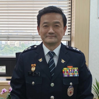 경찰대학장에 김순호, 후임 경찰국장은 김희중…치안정감·치안감 인사 단행｜동아일보 경찰대학장에 김순호, 후임 경찰국장은 김희중...