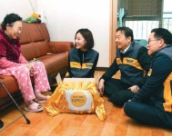 북한이탈주민 등 소외이웃에게 식품키트 ‘KB박스’ 전달