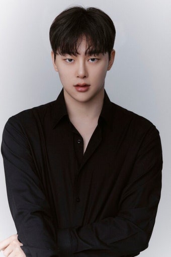 권현빈, 고스트 스튜디오와 전속계약…배우로 제2의 전성기 준비 [공식]｜스포츠동아 권현빈, 고스트 스튜디오와 전속계약…배우로 제2의...