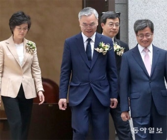 김선수-이동원-노정희 대법관 취임… 문재인 정부 사법부 주류가 바뀐다｜동아일보 김선수-이동원-노정희 대법관 취임… 문재인 정부 사법부...