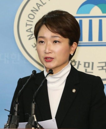 文 정부 연일 맹공 이언주, 민주당 출신 맞아? ‘원조 보수’ 화력 능가｜동아일보 文 정부 연일 맹공 이언주, 민주당 출신 맞아? ‘원조 보수’...