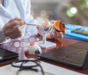 까만 점의 모양이 흔들려 보인다 | 헬스동아 | 동아일보 까만 점의 모양이 흔들려 보인다