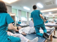 ‘회복기 환자’ 재활치료에 집중… 일상복귀율 70% 달해｜동아일보 ‘회복기 환자’ 재활치료에 집중… 일상복귀율 70% 달해