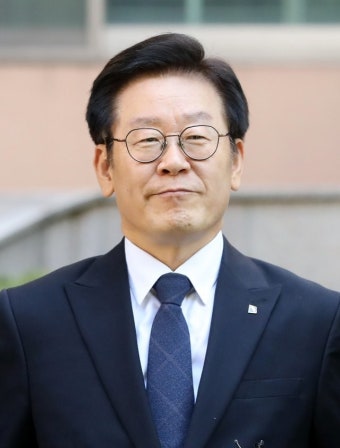 이재명 “감정적 압수수색” vs 경찰 “일정 잡힌 영장 먼저 나온것”