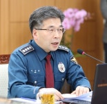 경찰청장도 궁금한 영화 ‘극한직업’…직원과 단체관람｜동아일보 경찰청장도 궁금한 영화 ‘극한직업’…직원과 단체관람