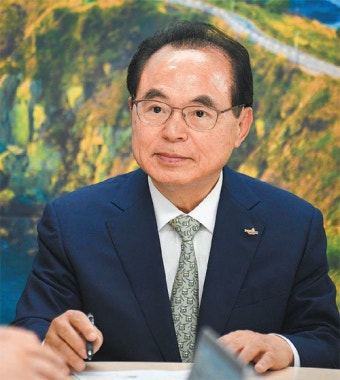 오거돈 부산시장 “김해신공항 판정, 정치 쟁점화 안되게 최대한 앞당겨야”｜동아일보 오거돈 부산시장 “김해신공항 판정, 정치 쟁점화 안되게...