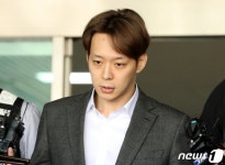 박유천, ‘집유2년’ 받고 석방…法 “반성하는 모습 보여”｜동아일보 박유천, ‘집유2년’ 받고 석방…法 “반성하는 모습 보여”