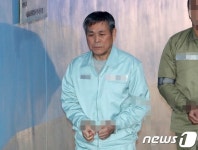 ‘신도 성폭행’ 이재록 만민교회 목사 징역 16년 확정｜동아일보 ‘신도 성폭행’ 이재록 만민교회 목사 징역 16년 확정