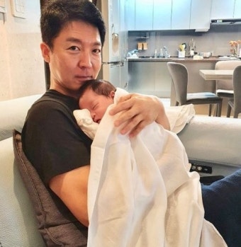 신동진 아나운서, 지난해 재혼 후 올해 득남…“늦둥이 아빠, 책임감 생겨”｜동아일보 신동진 아나운서, 지난해 재혼 후 올해 득남…“늦둥이...
