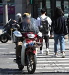 배달 오토바이 단지 안 곡예 질주… 주민 33% “아찔한 장면 목격”｜동아일보 배달 오토바이 단지 안 곡예 질주… 주민 33% “아찔한 장면 목격”