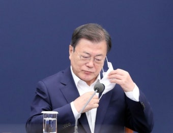文대통령 “국민 질책 쓴 약 삼아 국정 전반 돌아보며 새 출발”｜동아일보 文대통령 “국민 질책 쓴 약 삼아 국정 전반 돌아보며 새 출발”