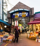 문 닫을뻔한 전통시장, 최근 손님 북적이는 이유는?｜동아일보 문 닫을뻔한 전통시장, 최근 손님 북적이는 이유는?