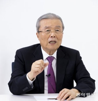 [단독]김종인 “尹, 국민의힘 입당 중요하지 않아…현 지지율 유지하게 내버려둬야”｜동아일보 [단독]김종인 “尹, 국민의힘 입당 중요하지 않아...