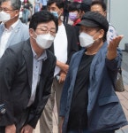 ‘尹 비대위 추진설’에… 李 “경선 운전대 뽑아가” 尹 “황당무계”｜동아일보 ‘尹 비대위 추진설’에… 李 “경선 운전대 뽑아가” 尹... 