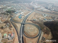 금호건설, ‘화성~광주고속道’ 개통…거리 절반 단축｜동아일보 금호건설, ‘화성~광주고속道’ 개통…거리 절반 단축