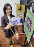 “새 옷 대신 추억 담긴 옷”…중고의류 교환 파티 여는 ‘다시입다 연구소’ [강은지의 반짝반짝 우리별]｜동아일보 “새 옷 대신 추억 담긴 옷”... 