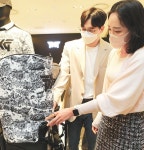 [프리미엄뷰]여름보다 더 뜨거운 가을 축제… 롯데백화점에서 즐기는 ‘라페스타’｜동아일보 [프리미엄뷰]여름보다 더 뜨거운 가을 축제... 