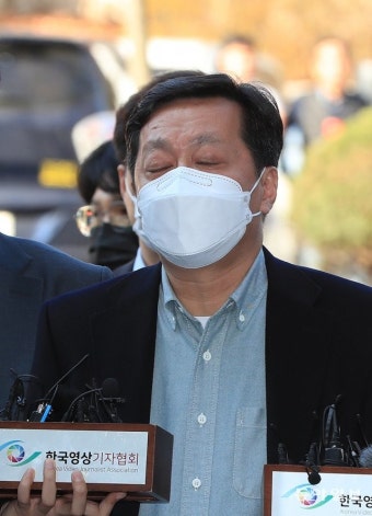 드디어 얼굴 드러낸 ‘이재명 최측근’정진상 실장 [청계천 옆 사진관]｜동아일보 드디어 얼굴 드러낸 ‘이재명 최측근’정진상 실장 [청계천 옆...