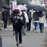 새벽까지 중부·전북 약한 비…찬 공기 내려와 낮부터 쌀쌀｜동아일보 새벽까지 중부·전북 약한 비…찬 공기 내려와 낮부터 쌀쌀