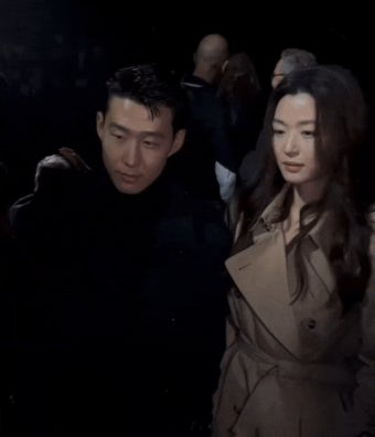전지현 감사 인사에…손흥민 ‘입틀막’(영상)｜동아일보 전지현 감사 인사에…손흥민 ‘입틀막’(영상)