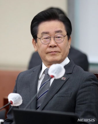 이재명 “재보선 민심 겸허히 받들 것…울산시민 놀라운 선택”｜동아일보 이재명 “재보선 민심 겸허히 받들 것…울산시민 놀라운 선택”