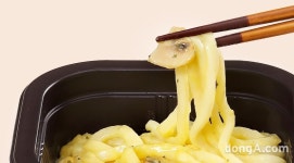 군필자 추억의 맛 ‘면사랑’… PX 최고 인기제품 ‘까르보나라 크림우동’｜동아일보 군필자 추억의 맛 ‘면사랑’… PX 최고 인기제품... 