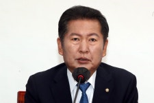 ‘겸직 논란’ 정청래, 상임위원장 못한다…“선당후사할 것” - 동아일보 ‘겸직 논란’ 정청래, 상임위원장 못한다…“선당후사할 것”
