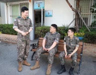 전신마비 장애 주민 17년째 돕는 37사단 예비군동대…“당연한 의무”｜동아일보 전신마비 장애 주민 17년째 돕는 37사단 예비군동대... 