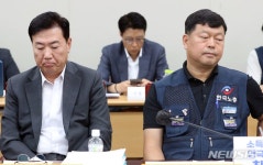 노사, 내년 최저임금 2차 수정안 제시…1만2000원 vs 9700원｜동아일보 노사, 내년 최저임금 2차 수정안 제시…1만2000원 vs 9700원