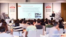 로얄캐닌, 수의사 대상 ‘반려동물 피부질환 심포지엄’ 개최… “사료·음식·환경 관리 필요”｜동아일보 로얄캐닌, 수의사 대상 ‘반려동물... 