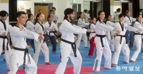 다양한 국적 모인 태권도 합동 훈련｜동아일보 다양한 국적 모인 태권도 합동 훈련
