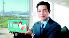 정원에서 자유롭게 뛰놀던 닭이 낳은 건강한 달걀 드세요｜동아일보 정원에서 자유롭게 뛰놀던 닭이 낳은 건강한 달걀 드세요