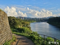 한탄강과 임진강이 만나는 주상절리 협곡… 고구려 역사 탐방과 가을꽃 나들이[전승훈의 기자의 아트로드]｜동아일보 한탄강과 임진강이 만나는... 