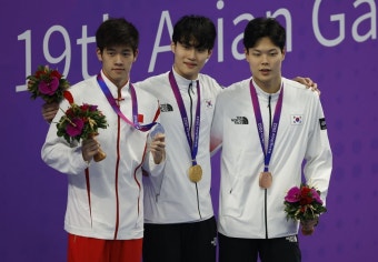 ‘황금 세대’ 21년 만의 AG 수영 동반 메달…자유형 200m, 황선우 ‘金’ 이호준 ‘銅’｜동아일보 ‘황금 세대’ 21년 만의 AG 수영 동반...