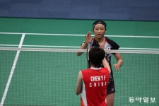 ‘부상 투혼’ 안세영, 中 천위페이 꺾고 29년 만의 배드민턴 여자단식 金｜동아일보 ‘부상 투혼’ 안세영, 中 천위페이 꺾고 29년 만의... 