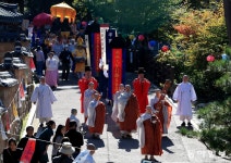 정전 70주년, 한반도 평화와 세계평화 기원을 위한 국행수륙재[청계천 옆 사진관]｜동아일보 정전 70주년, 한반도 평화와 세계평화 기원을 위한... 