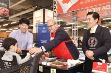 [온라인 라운지]홈플러스, 캐나다산 축산물 판매 상생 협력 강화｜동아일보 [온라인 라운지]홈플러스, 캐나다산 축산물 판매 상생 협력 강화